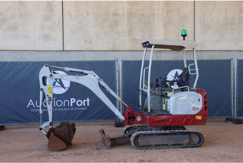 Takeuchi TB216 - Miniekskavator: foto 1 Takeuchi TB216 - Miniekskavator: foto 1