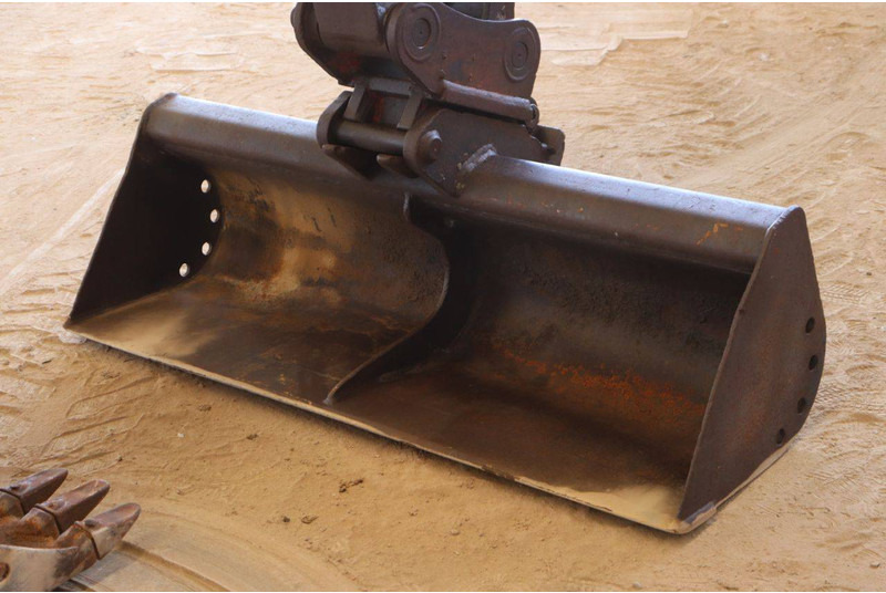 Ekskavator me zinxhirë Takeuchi TB80FR: foto 18