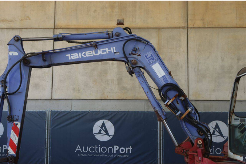 Ekskavator me zinxhirë Takeuchi TB80FR: foto 12