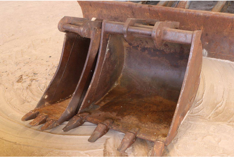 Ekskavator me zinxhirë Takeuchi TB80FR: foto 20