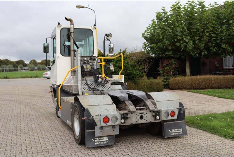 Terberg YT223 - Traktor terminal: foto 5 Terberg YT223 - Traktor terminal: foto 5