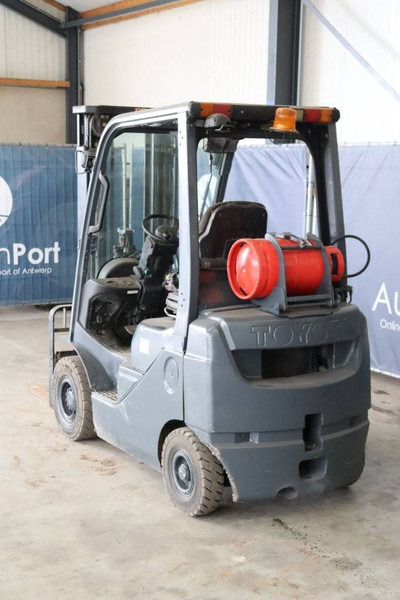 Toyota 02-8FGF18 - Pirun më gaz: foto 4 Toyota 02-8FGF18 - Pirun më gaz: foto 4
