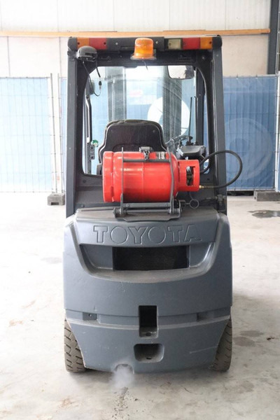 Toyota 02-8FGF18 - Pirun më gaz: foto 5 Toyota 02-8FGF18 - Pirun më gaz: foto 5