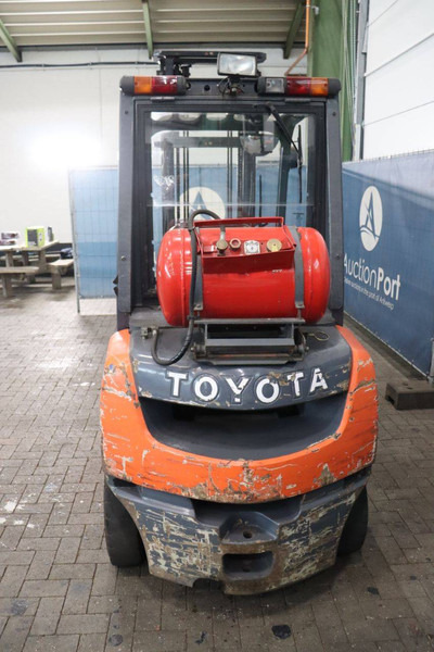 Toyota 02-8FGF25 - Pirun më gaz: foto 5 Toyota 02-8FGF25 - Pirun më gaz: foto 5