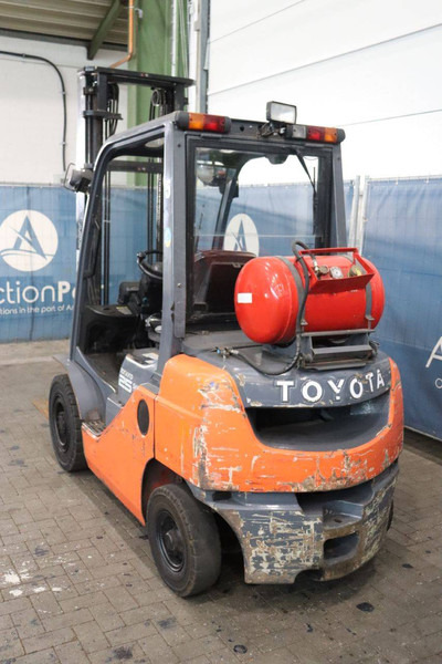 Toyota 02-8FGF25 - Pirun më gaz: foto 4 Toyota 02-8FGF25 - Pirun më gaz: foto 4