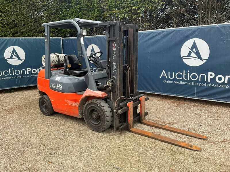 Toyota 42-7FGF25 - Pirun më gaz: foto 1 Toyota 42-7FGF25 - Pirun më gaz: foto 1