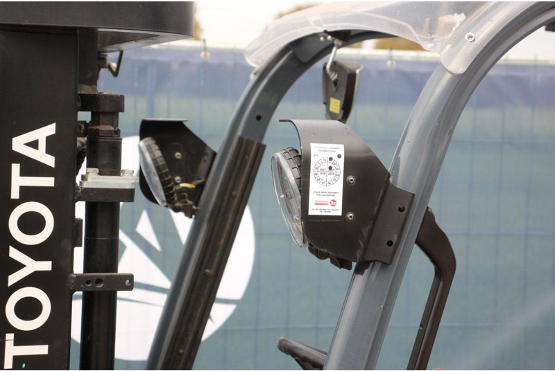 Pirun elektrik Toyota 8FBE15T: foto 13 Pirun elektrik Toyota 8FBE15T: foto 13