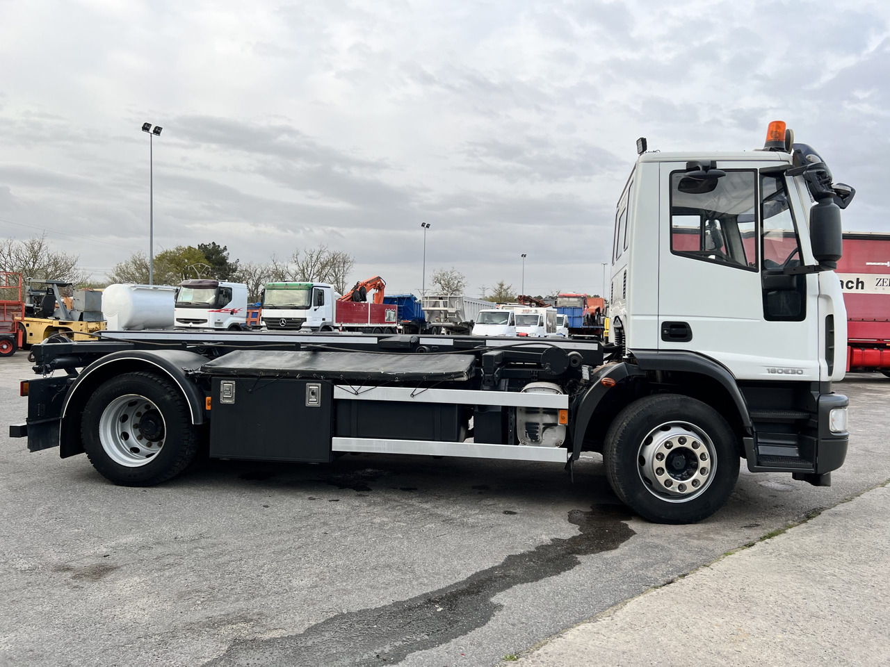 Kamion kabinë-shasi IVECO 300 EN CHASIS: foto 9