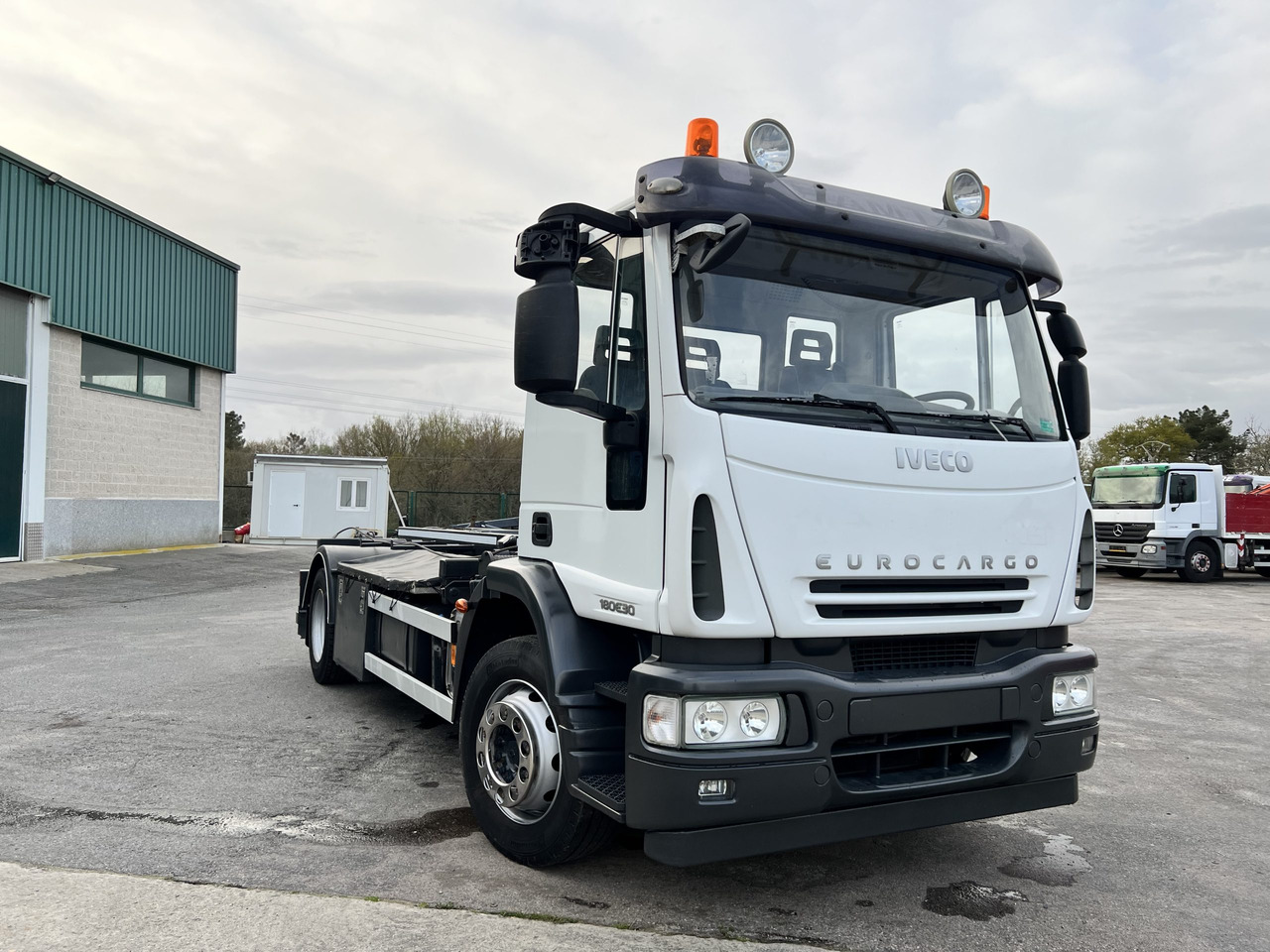 Kamion kabinë-shasi IVECO 300 EN CHASIS: foto 8