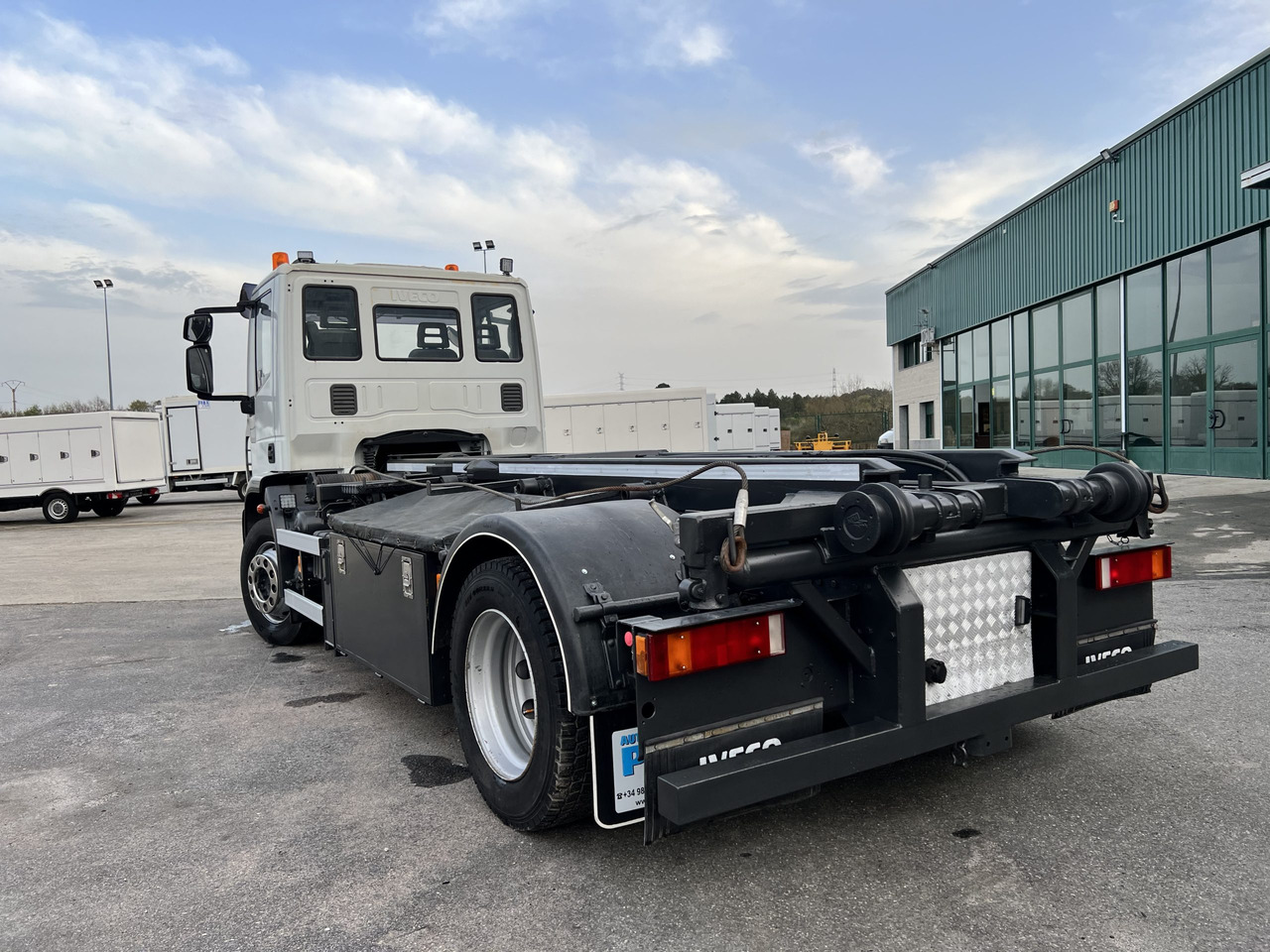 Kamion kabinë-shasi IVECO 300 EN CHASIS: foto 12