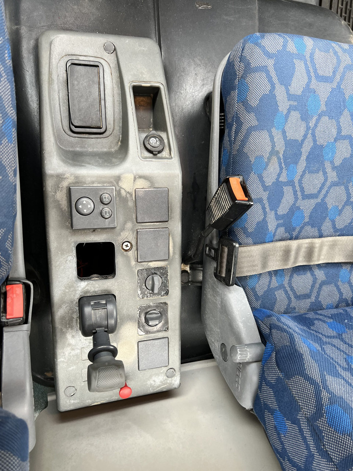 Kamion kabinë-shasi IVECO 300 EN CHASIS: foto 17