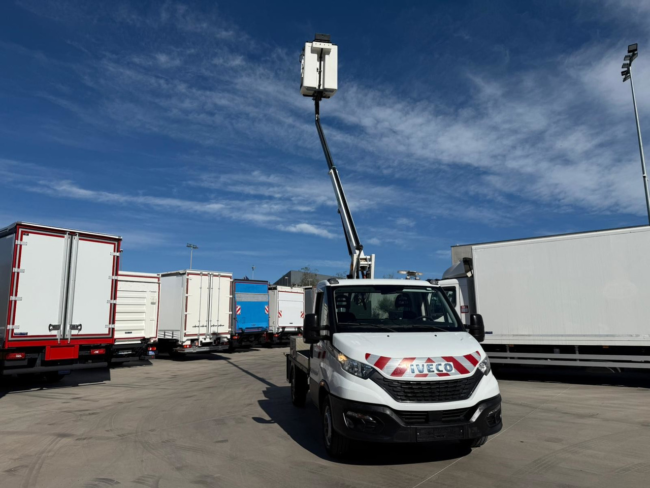 IVECO 35S14 Daily E6 (Basket) - Platformë ajrore e montuar në kamion: foto 4 IVECO 35S14 Daily E6 (Basket) - Platformë ajrore e montuar në kamion: foto 4