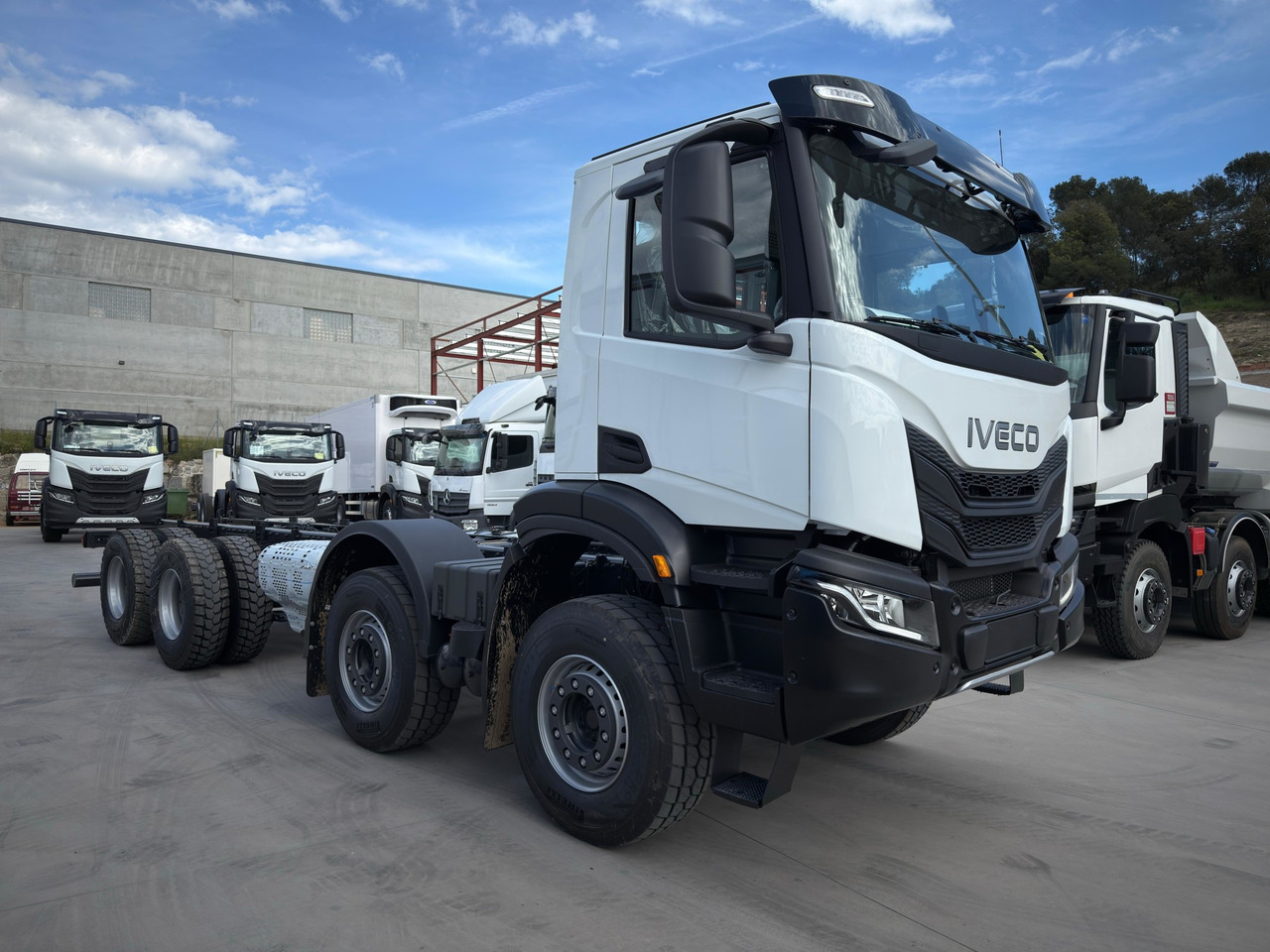 IVECO AD410T50 T-WAY 8x4 E6 (Chassis) - Kamion kabinë-shasi: foto 2 IVECO AD410T50 T-WAY 8x4 E6 (Chassis) - Kamion kabinë-shasi: foto 2