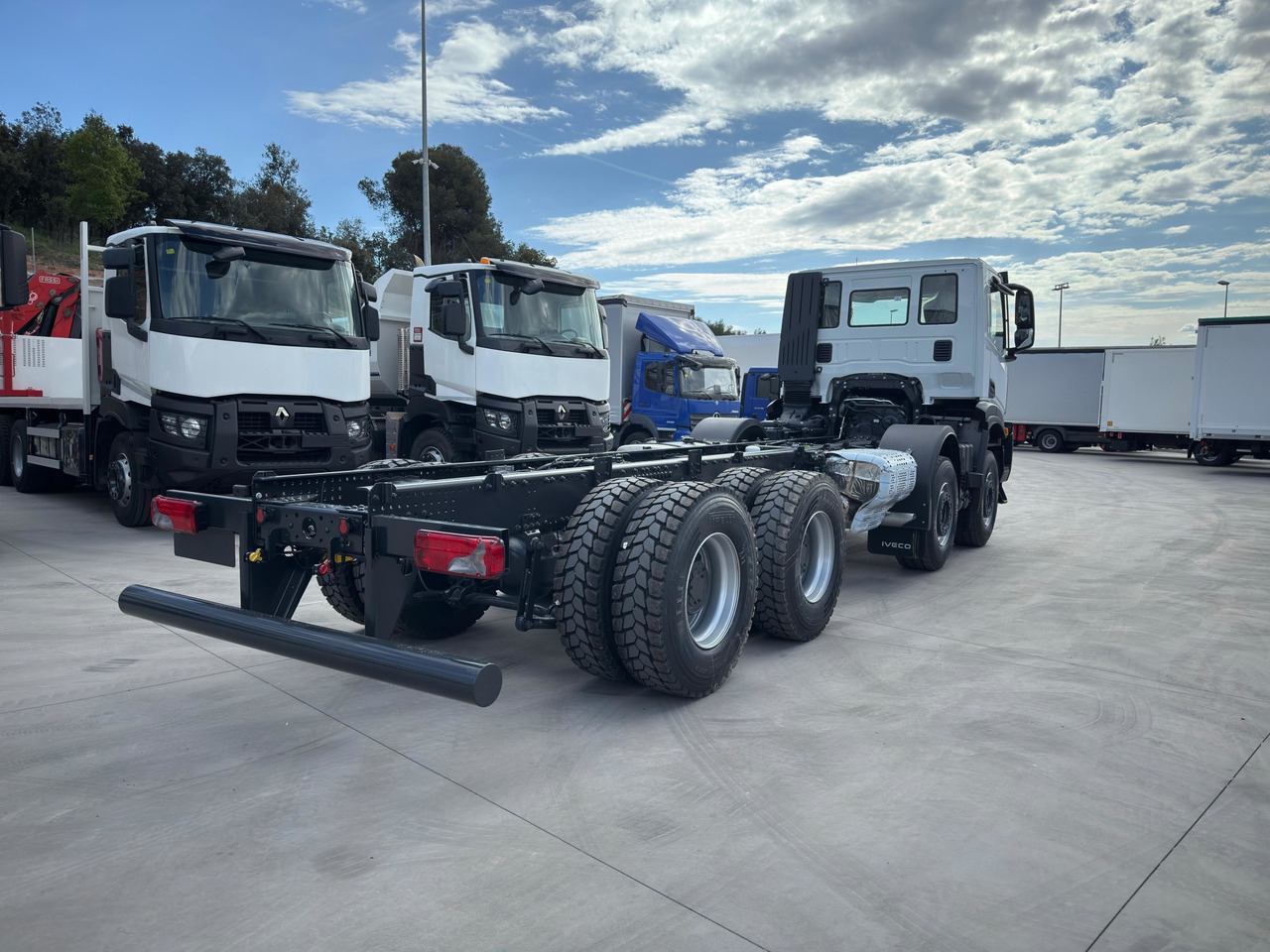 IVECO AD410T50 T-WAY 8x4 E6 (Chassis) - Kamion kabinë-shasi: foto 5 IVECO AD410T50 T-WAY 8x4 E6 (Chassis) - Kamion kabinë-shasi: foto 5