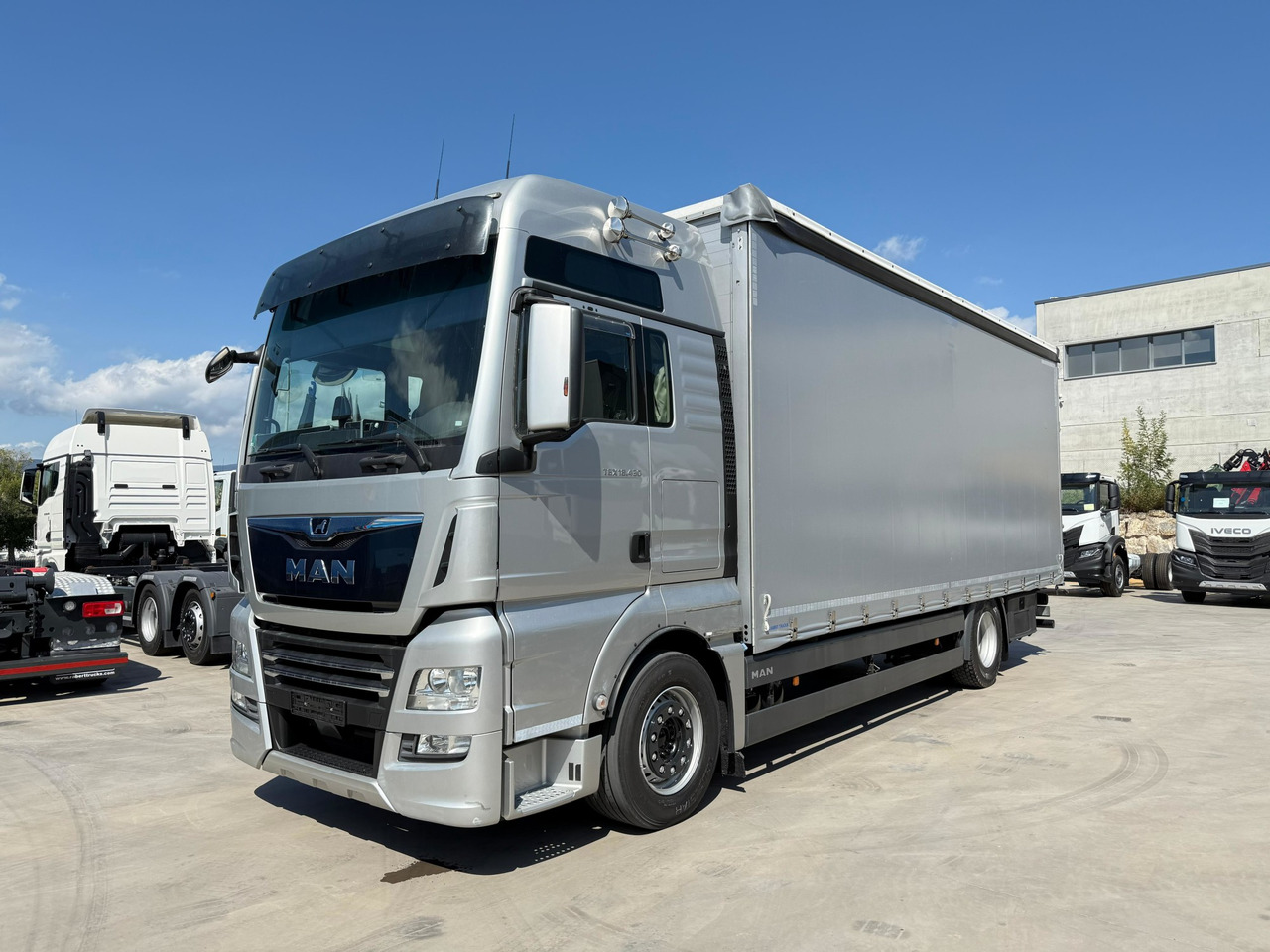 MAN 18.430 LL TGX E6 (Tauliner) - Kamion me tendë: foto 1 MAN 18.430 LL TGX E6 (Tauliner) - Kamion me tendë: foto 1