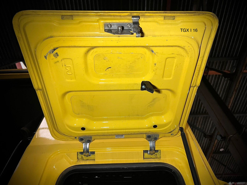 MAN Left side - Kabina dhe interier: foto 2 MAN Left side - Kabina dhe interier: foto 2