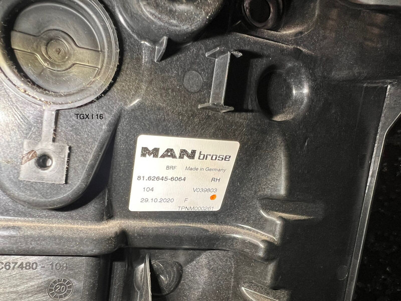 MAN - Maniveli i dritares së motorit: foto 3 MAN - Maniveli i dritares së motorit: foto 3