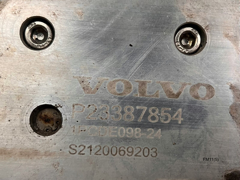 Volvo  - Sistemi i shkarkimit: foto 2 Volvo  - Sistemi i shkarkimit: foto 2