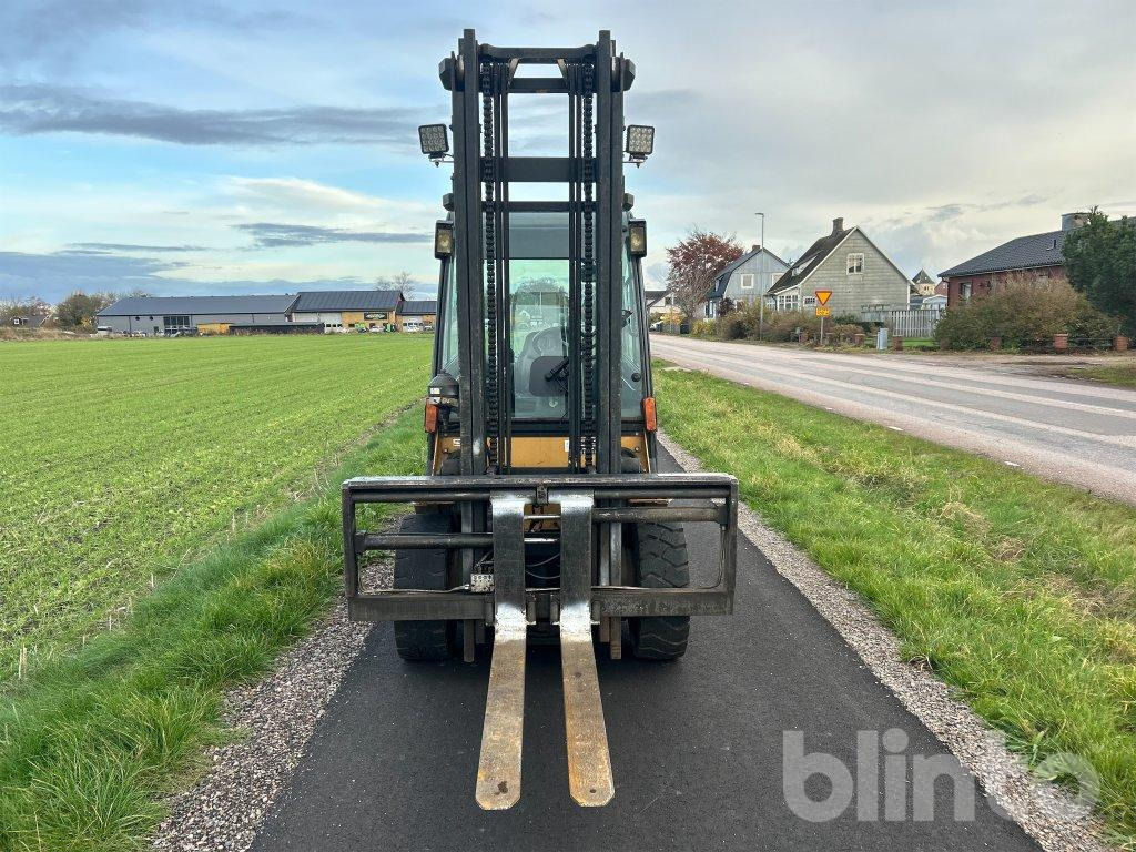 Caterpillar DP30N - Pirun më naftë: foto 3 Caterpillar DP30N - Pirun më naftë: foto 3