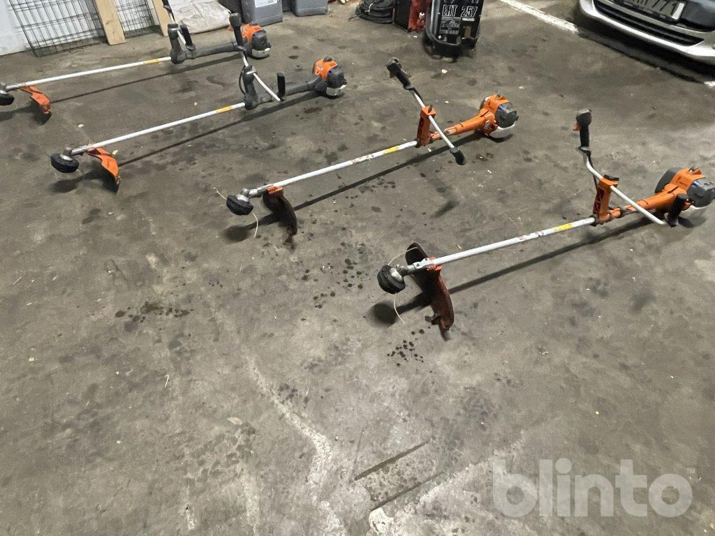 Husqvarna 525 RXT - Korrëse bari i kopshtit: foto 1 Husqvarna 525 RXT - Korrëse bari i kopshtit: foto 1