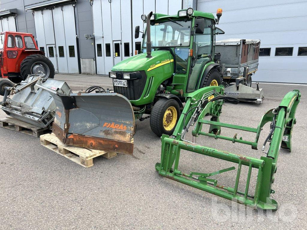 JOHN DEERE 3520 - Traktor: foto 1 JOHN DEERE 3520 - Traktor: foto 1
