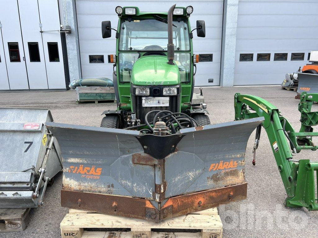 JOHN DEERE 3520 - Traktor: foto 2 JOHN DEERE 3520 - Traktor: foto 2