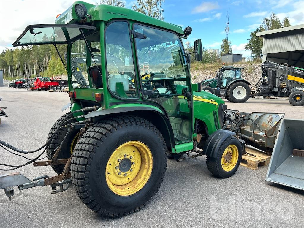 JOHN DEERE 3520 - Traktor: foto 4 JOHN DEERE 3520 - Traktor: foto 4