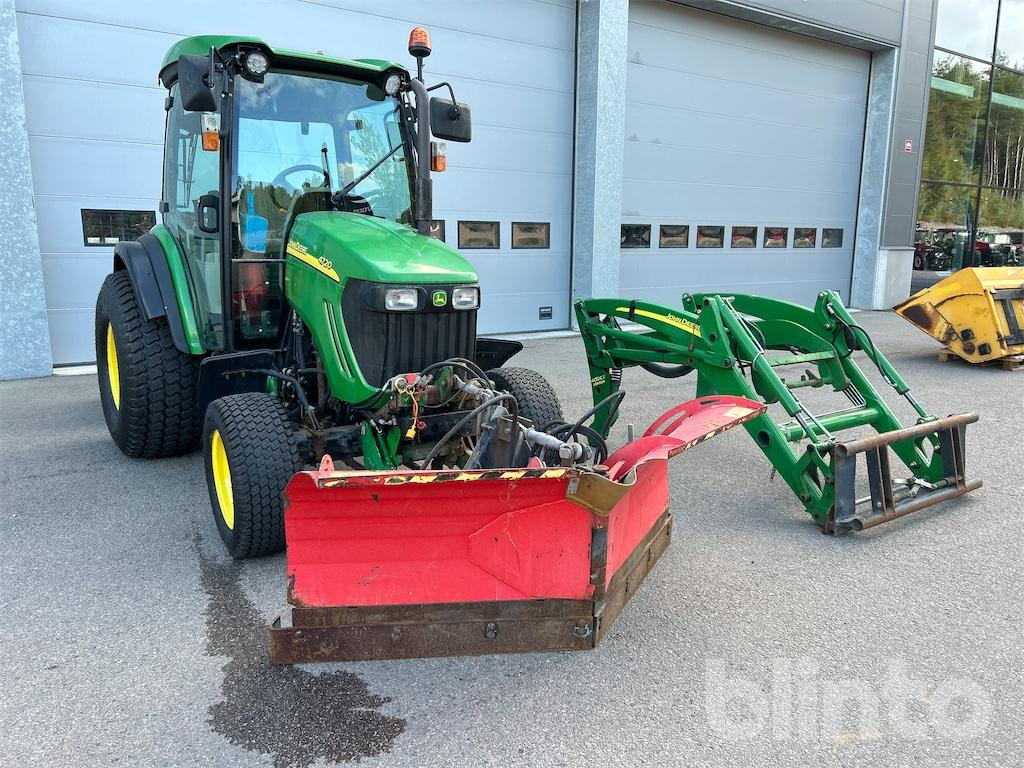 JOHN DEERE 4720 - Traktor: foto 1 JOHN DEERE 4720 - Traktor: foto 1