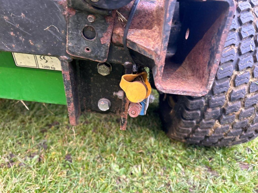 Korrëse bari i kopshtit John Deere 1565 Series II 4WD: foto 28