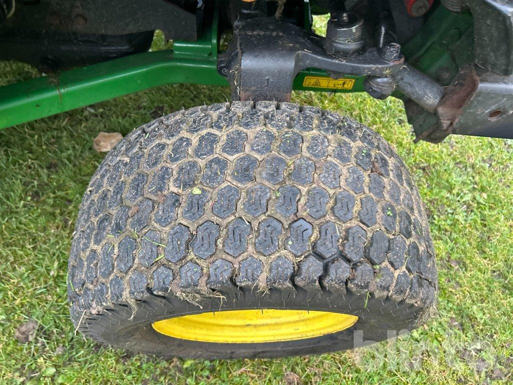 Korrëse bari i kopshtit John Deere 1565 Series II 4WD: foto 36