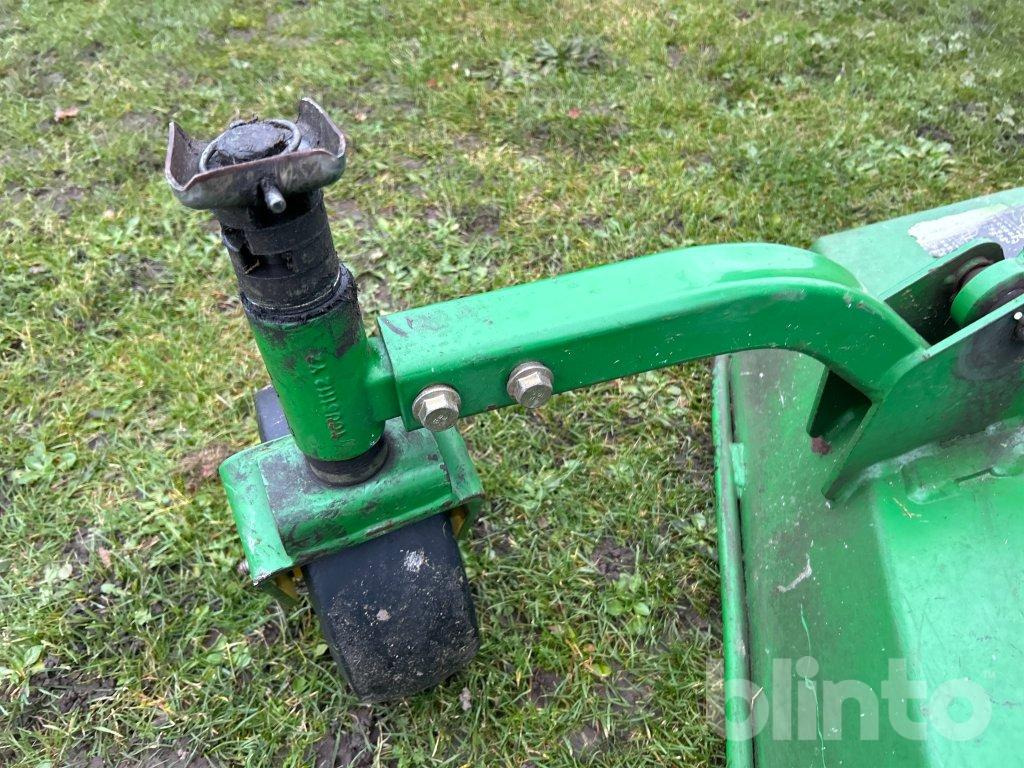 Korrëse bari i kopshtit John Deere 1565 Series II 4WD: foto 19