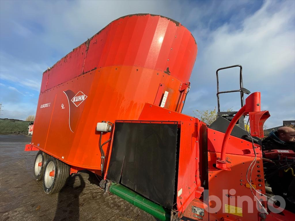 Kuhn EUV 281 EUROMIX I - Vagon për përzierjen e foragjereve: foto 4 Kuhn EUV 281 EUROMIX I - Vagon për përzierjen e foragjereve: foto 4