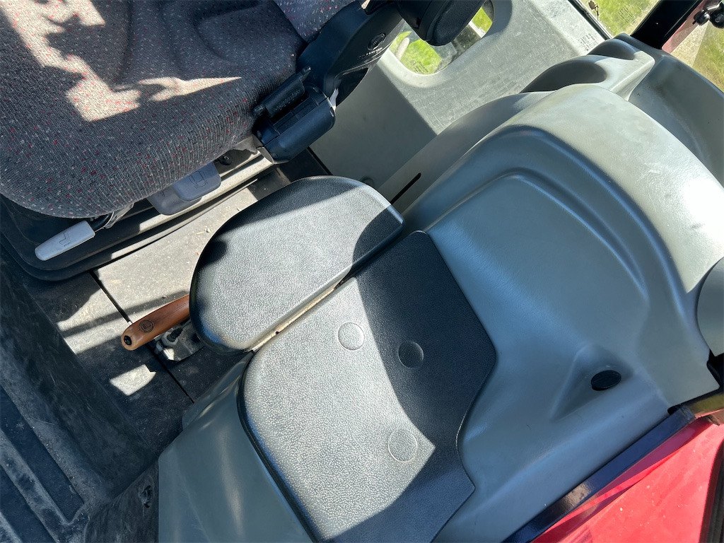 Traktor MASSEY FERGUSON 5435 med frontlastare och redskap: foto 40