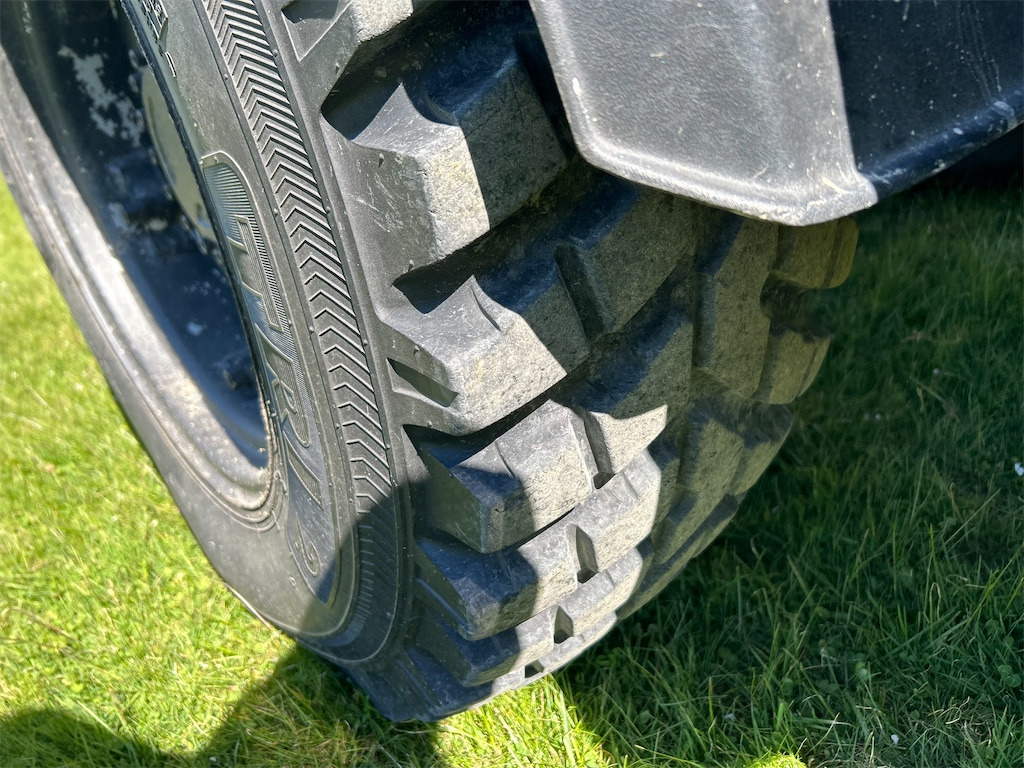 Traktor MASSEY FERGUSON 5435 med frontlastare och redskap: foto 34