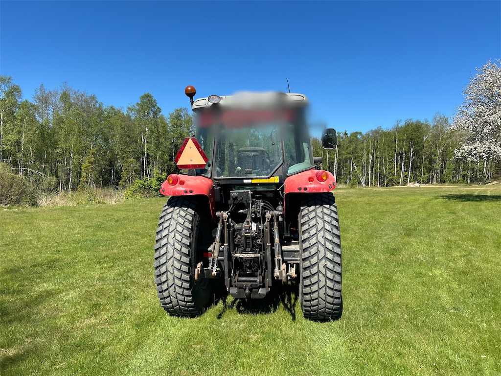 MASSEY FERGUSON 5435 med frontlastare och redskap - Traktor: foto 4 MASSEY FERGUSON 5435 med frontlastare och redskap - Traktor: foto 4