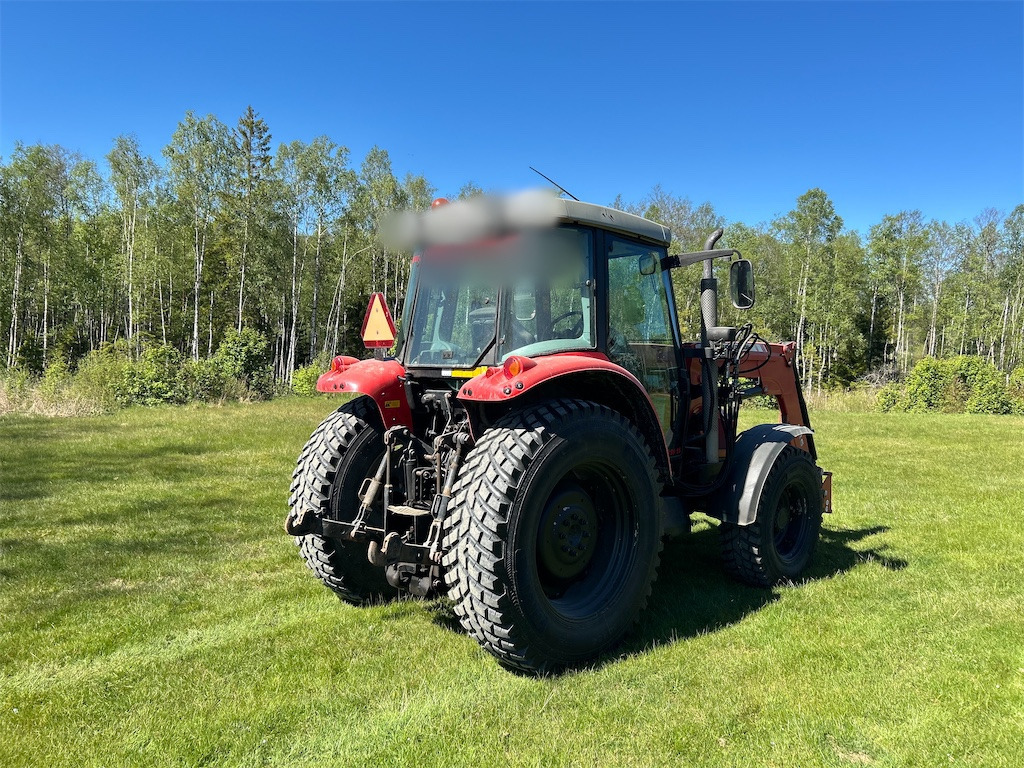 MASSEY FERGUSON 5435 med frontlastare och redskap - Traktor: foto 3 MASSEY FERGUSON 5435 med frontlastare och redskap - Traktor: foto 3