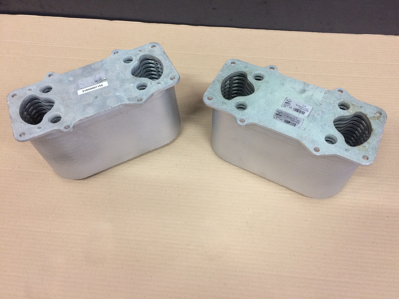 RADIATORE ARIA COMBURENTE - MOTORI MAN D2066 - D2676 - EURO 6 - Sistemi i ftohjes për Kamioni: foto 4 RADIATORE ARIA COMBURENTE - MOTORI MAN D2066 - D2676 - EURO 6 - Sistemi i ftohjes për Kamioni: foto 4