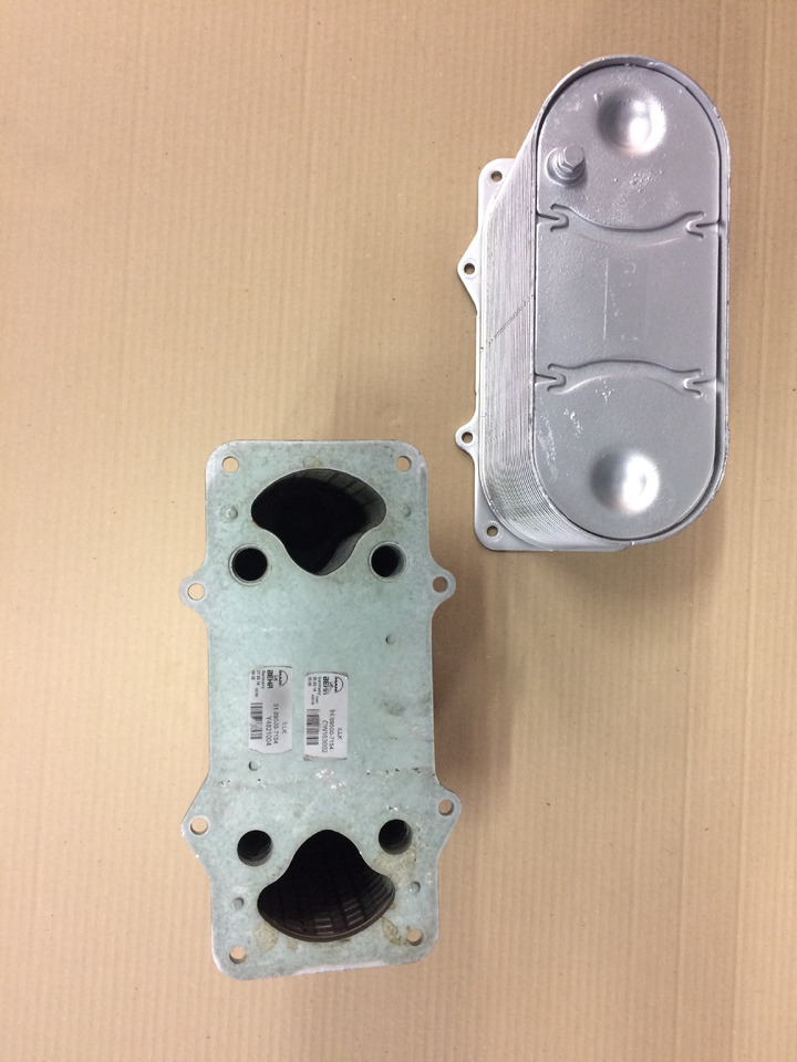 RADIATORE ARIA COMBURENTE - MOTORI MAN D2066 - D2676 - EURO 6 - Sistemi i ftohjes për Kamioni: foto 2 RADIATORE ARIA COMBURENTE - MOTORI MAN D2066 - D2676 - EURO 6 - Sistemi i ftohjes për Kamioni: foto 2