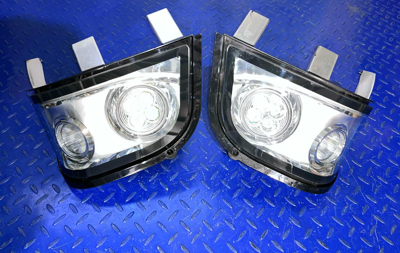 HELLA Headlight Set 1KE996 600-05 / 06 - Fenerët: foto 1 HELLA Headlight Set 1KE996 600-05 / 06 - Fenerët: foto 1