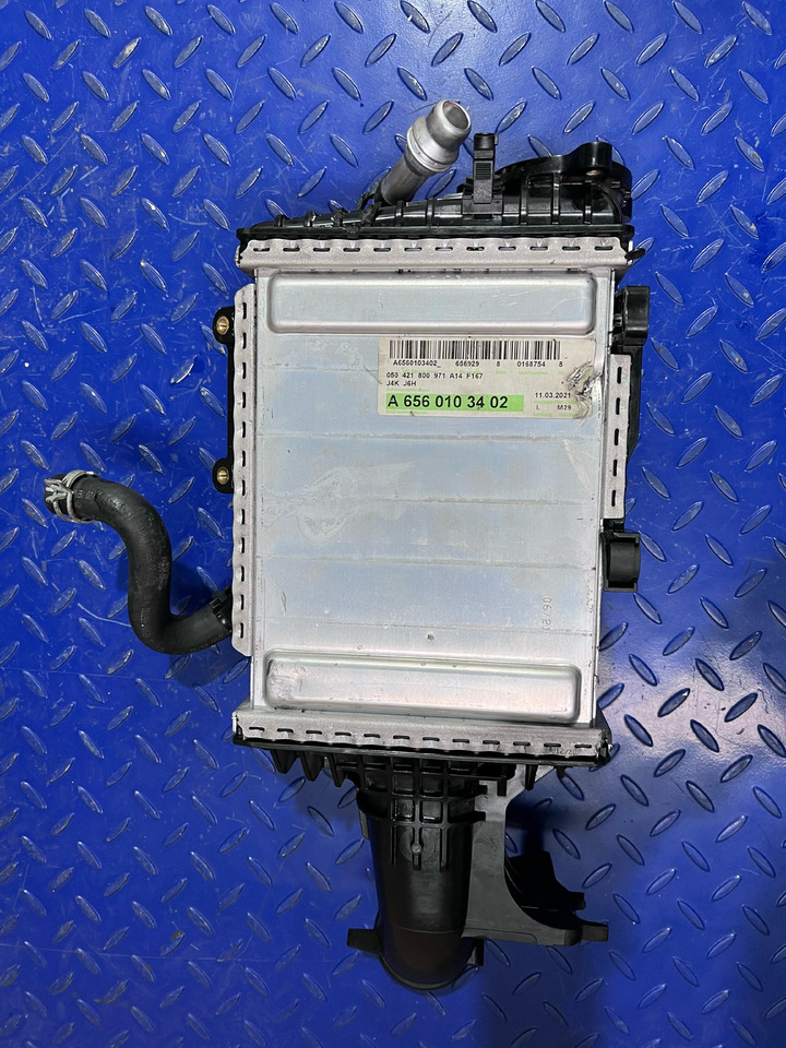 MAHLE Mercedes Benz A6560903900 - Ftohësi i ndërmjetëm: foto 4 MAHLE Mercedes Benz A6560903900 - Ftohësi i ndërmjetëm: foto 4