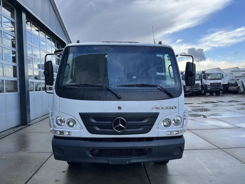 Mercedes-Benz Accelo 815 4x2 Garbage Compactor (2 units) Accelo 815 4x2 Garbage Compactor (2 units) - Kamion mbeturinash: foto 4 Mercedes-Benz Accelo 815 4x2 Garbage Compactor (2 units) Accelo 815 4x2 Garbage Compactor (2 units) - Kamion mbeturinash: foto 4