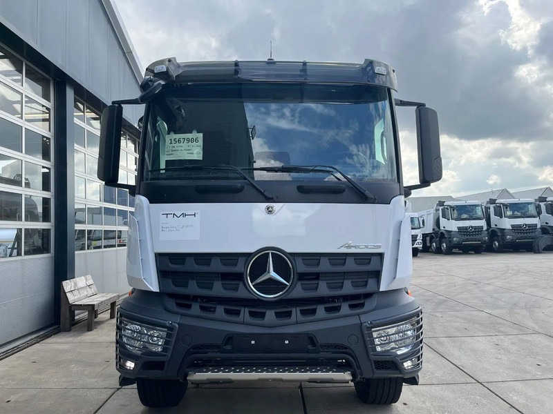 Mercedes-Benz Arocs 3340 6x4 Water Tank Truck - Autobot: foto 5 Mercedes-Benz Arocs 3340 6x4 Water Tank Truck - Autobot: foto 5