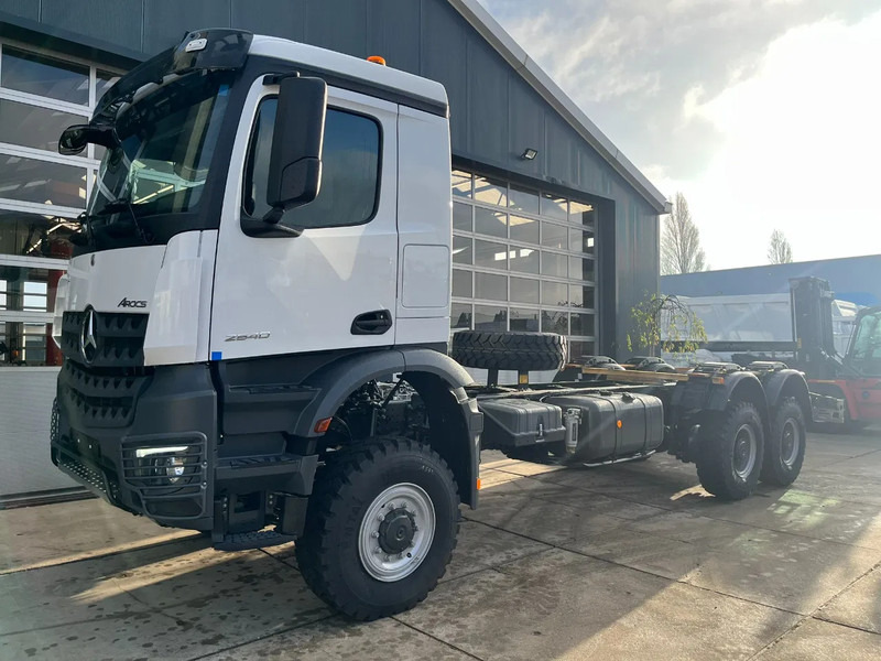 Mercedes-Benz Arocs 3340 A 6x6 Chassis cabin - Kamion kabinë-shasi: foto 1 Mercedes-Benz Arocs 3340 A 6x6 Chassis cabin - Kamion kabinë-shasi: foto 1
