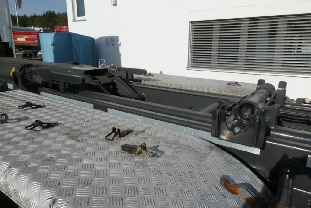 VOLVO (S) Truck FH 460 Abrollkipper Meiller 20.70, Funk - Kamion vetëngarkues: foto 2 VOLVO (S) Truck FH 460 Abrollkipper Meiller 20.70, Funk - Kamion vetëngarkues: foto 2