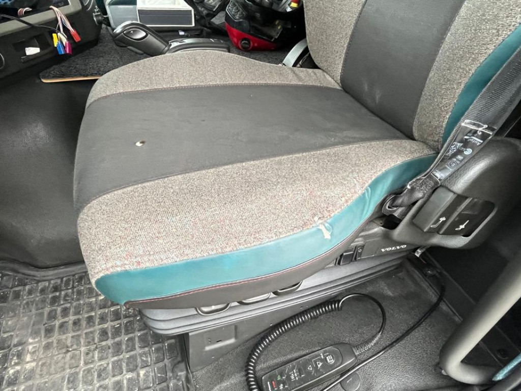 VOLVO (S) Truck FM 420 6x2 Pritsche Heckkran 27m t,Funk,Jib ,E6 - Kamion me karroceri të hapur, Kamion me vinç: foto 4 VOLVO (S) Truck FM 420 6x2 Pritsche Heckkran 27m t,Funk,Jib ,E6 - Kamion me karroceri të hapur, Kamion me vinç: foto 4