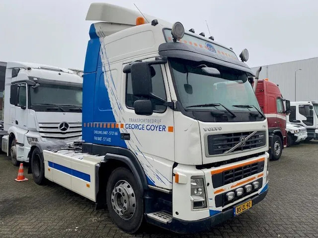 Volvo FM 400 globetrotter trekker - Gjysmë-kamion: foto 2 Volvo FM 400 globetrotter trekker - Gjysmë-kamion: foto 2