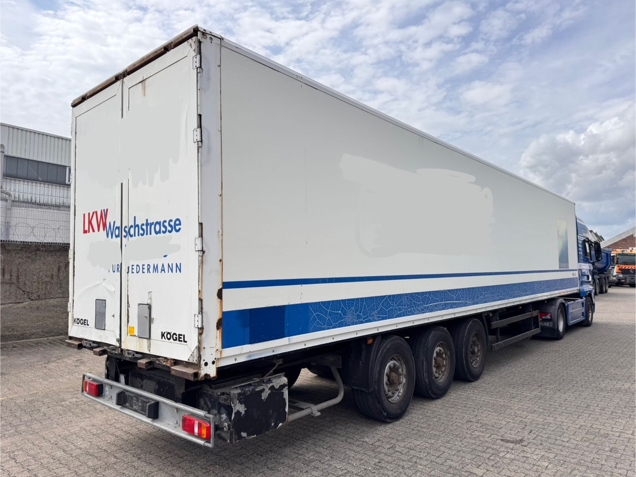 Kögel SPKH 24 Koffer 3-Achser - Gjysmë rimorkio me vagonetë të mbyllur: foto 5 Kögel SPKH 24 Koffer 3-Achser - Gjysmë rimorkio me vagonetë të mbyllur: foto 5