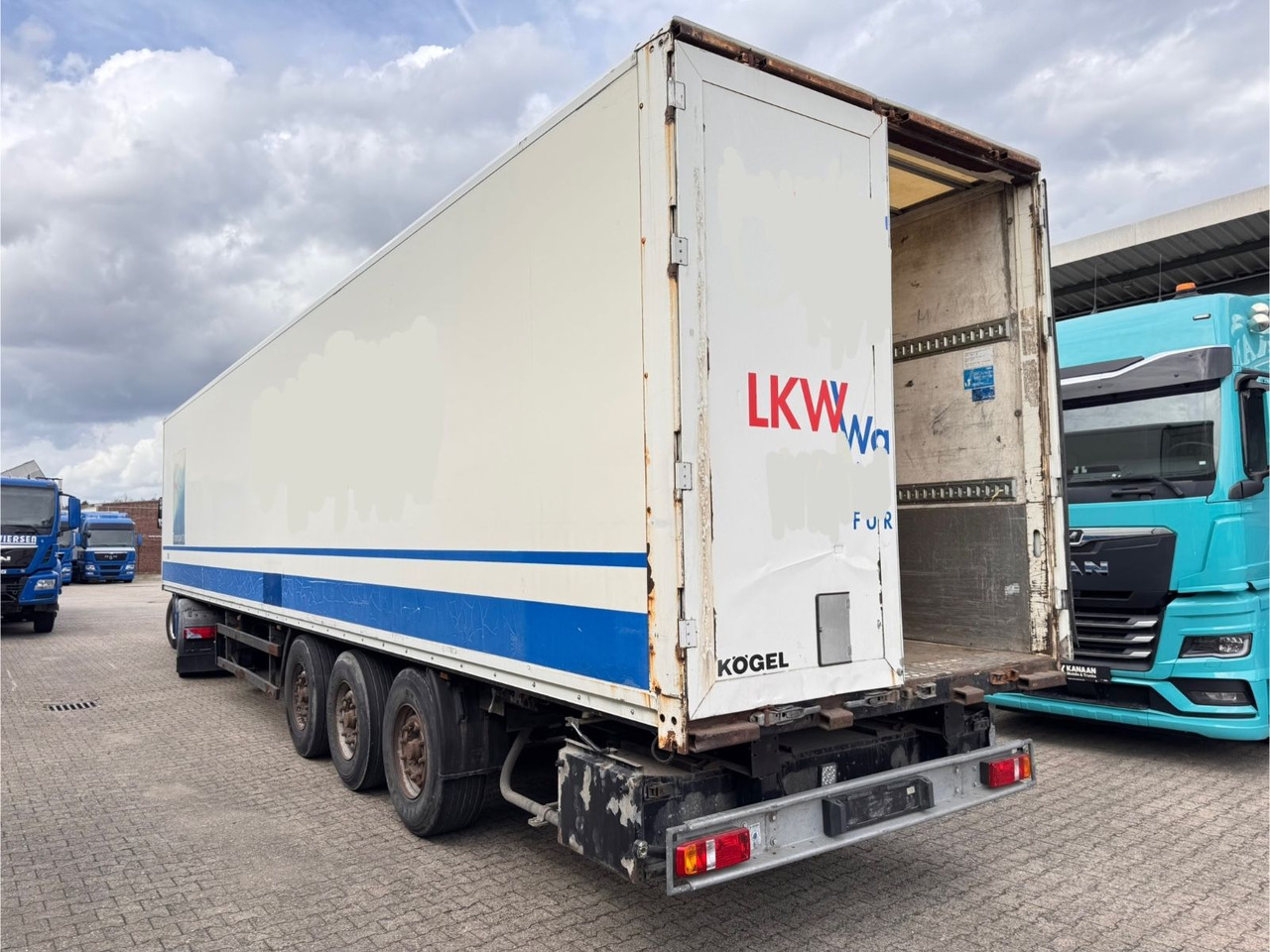 Kögel SPKH 24 Koffer 3-Achser - Gjysmë rimorkio me vagonetë të mbyllur: foto 2 Kögel SPKH 24 Koffer 3-Achser - Gjysmë rimorkio me vagonetë të mbyllur: foto 2