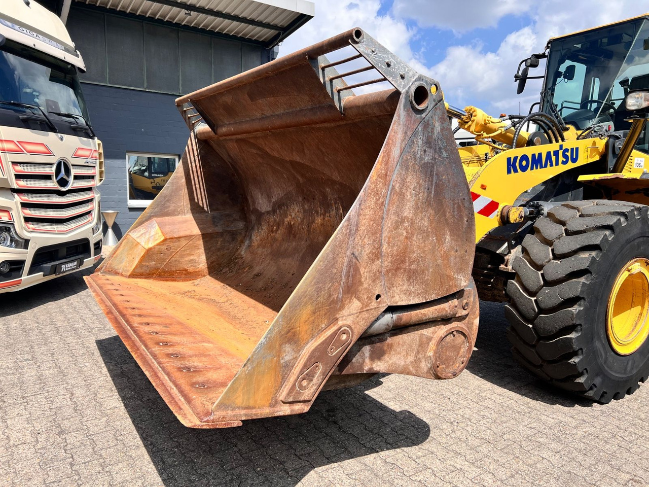 Komatsu WA 380-7 A Hochkippschaufel 4,5m³ Schnellwechsle - Fadrom me goma: foto 2 Komatsu WA 380-7 A Hochkippschaufel 4,5m³ Schnellwechsle - Fadrom me goma: foto 2