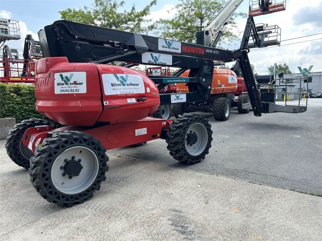 Manitou 200 ATJ RC ST5 (5612) - Krah me çernjerë: foto 1 Manitou 200 ATJ RC ST5 (5612) - Krah me çernjerë: foto 1